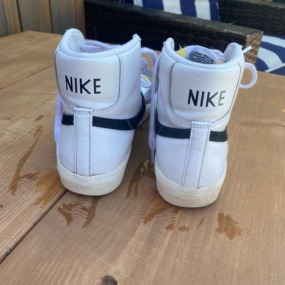 Women’s Blazer Mid ‘77 Sneakers - Picture 8 of 12